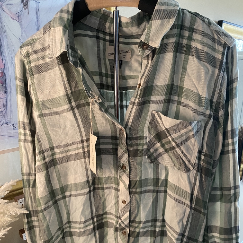 Universal Thread Plaid Button-down Blouse size Large